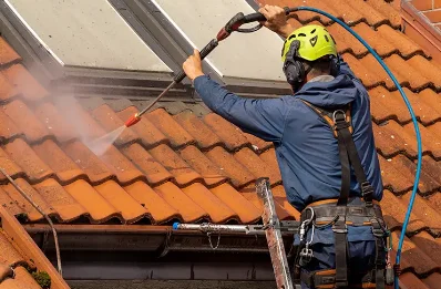 Démoussage et hydrofuge de toiture à Antin